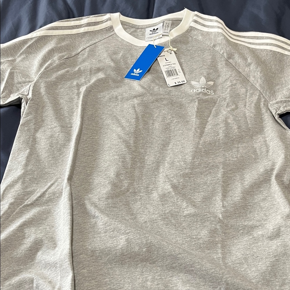 Men’s adidas Light Gray Short Sleeve 3-Stripe Crew Tee Size L never worn